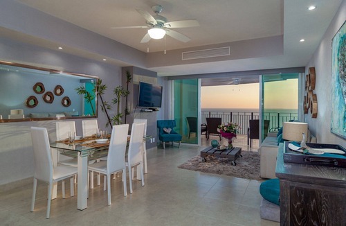 South Hotel Zone Condo | Stunning luxury apartment 22 f Grand Venetian