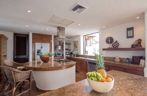 Conchas Chinas Villa | STUNNING VILLA, JACUZZI, POOL & STAFF