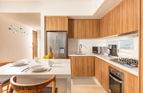 Las Glorias Apartment | Stunning View Oceanfront Condo