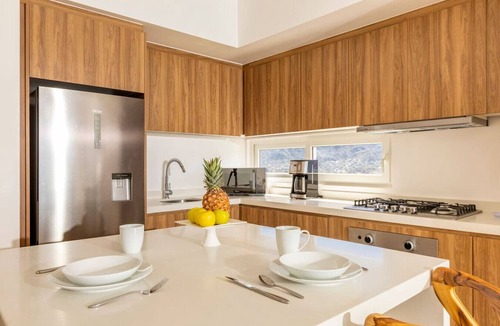 Las Glorias Apartment | Stunning View Oceanfront Condo