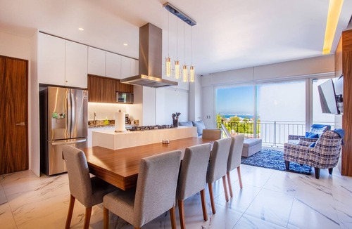 Emiliano Zapata Condo | Stylish 2BR w/View & Gym in Romantic Zone