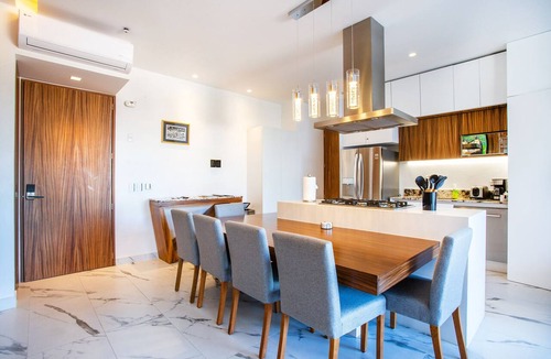 Emiliano Zapata Condo | Stylish 2BR w/View & Gym in Romantic Zone