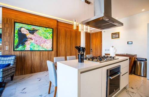 Emiliano Zapata Condo | Stylish 2BR w/View & Gym in Romantic Zone