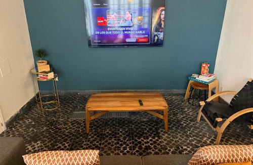 Colonia Roma House | Stylish Colonial Stay in Roma Norte W Rooftop 8BR