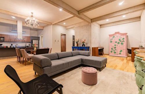 Colonia Roma House | Stylish Haven w/Balcony Steps to Jazz Bar & Cafes