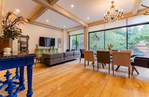 Colonia Roma House | Stylish Haven w/Balcony Steps to Jazz Bar & Cafes