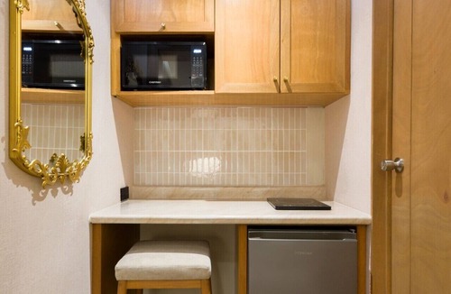 San Pedro Garza Garcia Apartment | Suite Rubí Red Room | Prime Location in Centrito Valle