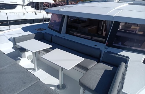 La Paz Boat Rental | Sun-Kissed Sailing in Mar de Cortez: A Baja California Sur Beach Experience