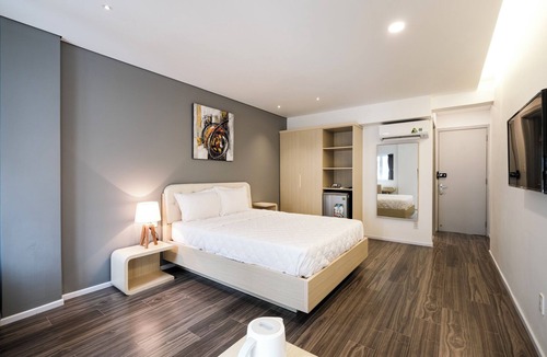 Ben Thanh House | Sunlit Spacious Top-Floor Suite in Central Downtown, Ben Thanh, District 1