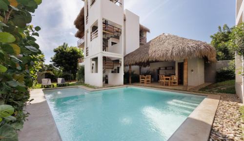 Barra de Colotepec Apartment | Sunny Apartments with Pools, AC & fast wifi