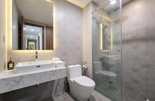 Tan Qui Dong Apartment | Sunrise Riverside by Tam House with Gym and Pool