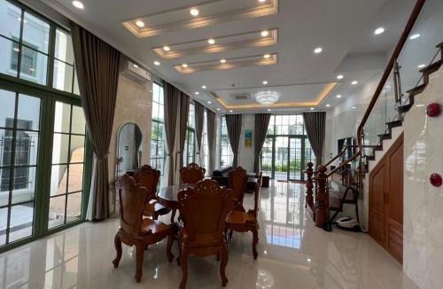 An Thoi Villa | Sunrise Villa bãi Khem - biệt thự 4 phòng ngủ, 5 phòng tắm, thang máy riêng, máy giặt và sấy đồ, bếp với đầy đủ dụng cụ ăn uống, đồ dùng nấu ăn