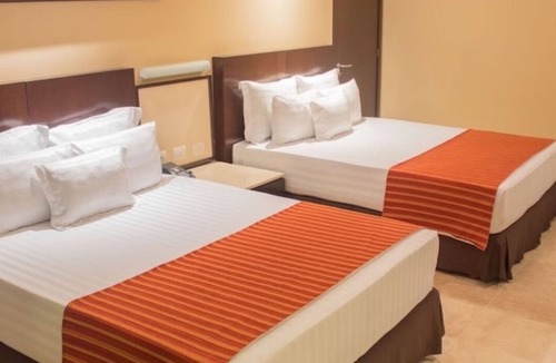 Buenos Aires Hotel | Sunset Plaza, Ocean View,Two Queen Beds,