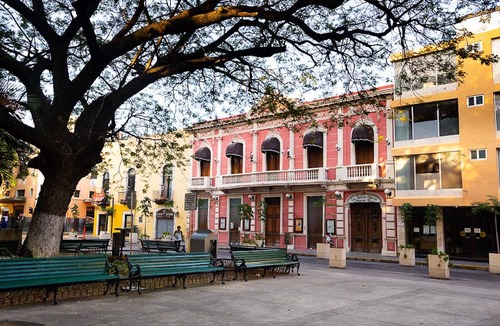 Merida Apartment | Super cheap Loft style apartment in Merida Wifi Smartv