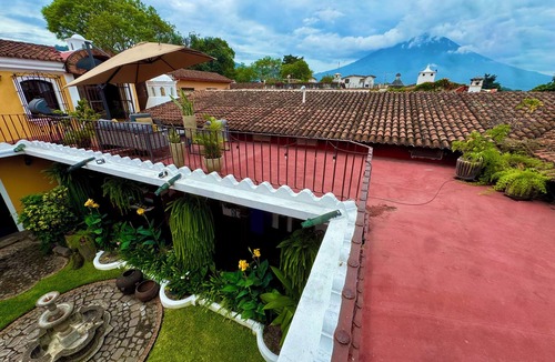 Antigua Guatemala House | Superb 7-bedroom house in Antigua Guatemala. Large terrace w/volcano views