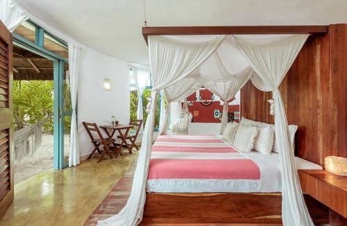 Zona Hotelera Cabin | Superior Room with Direct Ocean Views