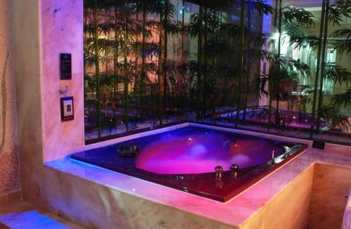 Guishan District Hotel | Swan Lake Motel