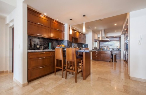 La Paz Villa | Swimmable Beachfront Penthouse w/Pool, Hot Tub, Gym, Walk to Town & Sea Views