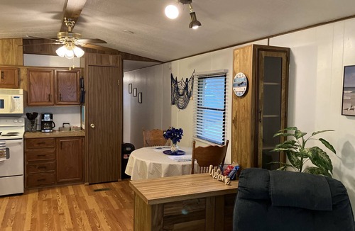 Harlingen House | The Blue Palm, with Pool Access!