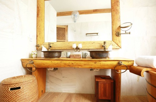 Cam An Villa | The Boathouse Luxurious 3BR w /bath tubs