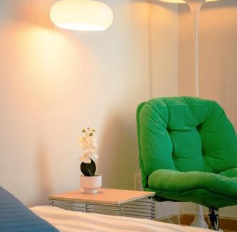 District 10 Apartment | The Golden Glow Studio Private Self-Check In Center District 10
