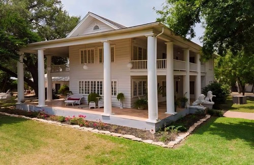 San Juan House | The Historic Hidden Gem Private Pool on 1.5 ac, gated, sleeps 16. Events allowed