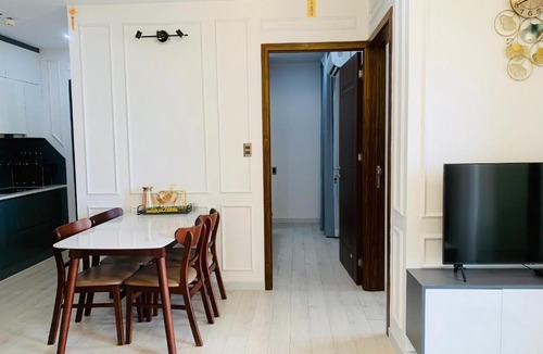 Hue Apartment | The manor Crown - Aurora House