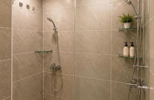 Da Kao Apartment | The Manor - Quiet, Comfortable & Central Studio with Pool Access