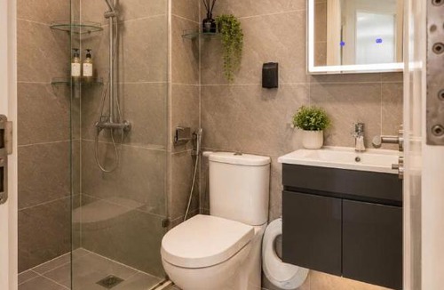Da Kao Apartment | The Manor - Quiet, Comfortable & Central Studio with Pool Access