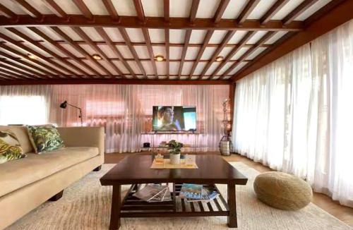 Aberdeen Boat Rental | The Oak & Anchor - Hong Kong Houseboat