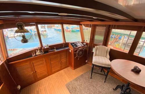 Aberdeen Boat Rental | The Oak & Anchor - Hong Kong Houseboat