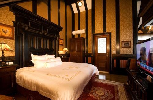 Ren'ai House | The Old England Manor