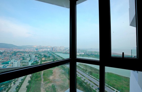 Bai Chay Apartment | THe place is no longer available.