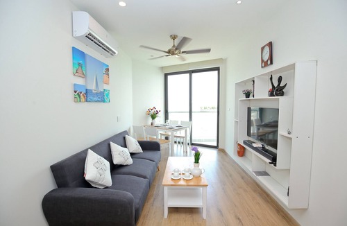 Bai Chay Apartment | THe place is no longer available.