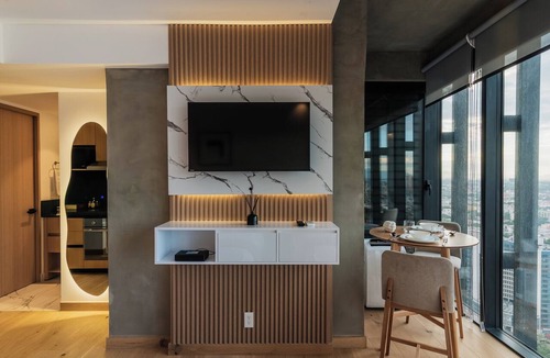 Zona Rosa Apartment | The R Line I UT Skyline Studio I Pool