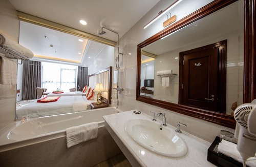 Ngo Quyen Hotel | The Shine 2 Hotel & Apartment