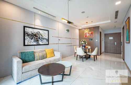 Hang Xanh Apartment | The Signature Landmark 81 - Vinhomes Central Binh Thanh