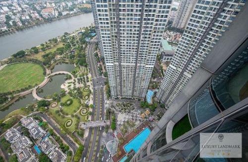 Hang Xanh Apartment | The Signature Landmark 81 - Vinhomes Central Binh Thanh