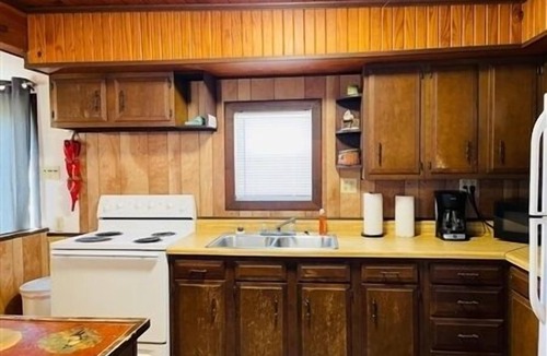 Port Mansfield Cabin | The South Shore Casita. One Bedroom, One Bath. Off Water Cabin.