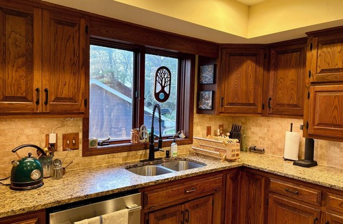 Columbia House | The Stone & Bridge: Close to MKT Trail & Dog Park, Dining, Groceries & I-70