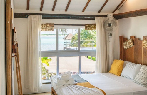 Centro Hotel | The Yak Lake House Hostal Bacalar