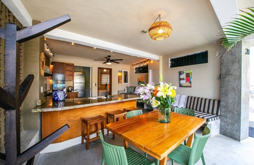 North End Villa | Tocayo Playa, 1bd · Enjoy Beach & Surf steps from Modern 1BR, sleeps 4