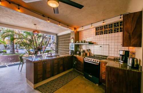 North End Villa | Tocayo Playa, 1bd · Enjoy Beach & Surf steps from Modern 1BR, sleeps 4
