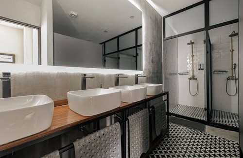 Benito Juarez Cabin | Top Bed | Mixed Shared Room