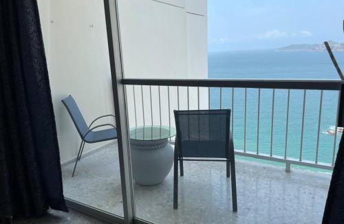 Club Deportivo Apartment | Torres gemelas - Suite equipada con vista a la bahía