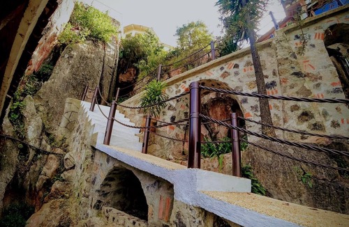La Pena Cabin | Totally private house, located over the lake that offers unbeatable views