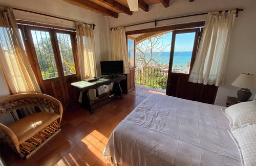 Proyecto escola Condo | Traditional Downtown Home - Amazing View