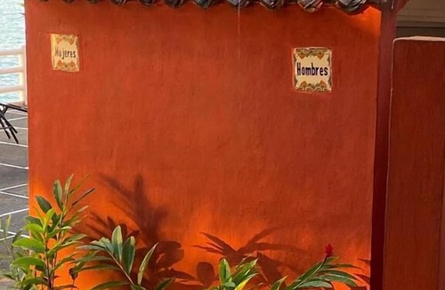 South Shore Hotel Area Apartment | Traditional Sierra Leon Oceanfront Rooms