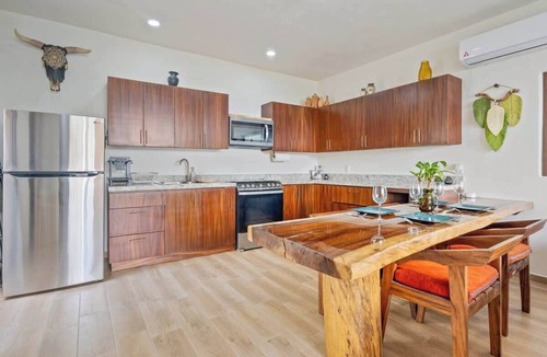 San Francisco House | Tranquil Jungle Retreat: Pool, Bikes, Walk to Town