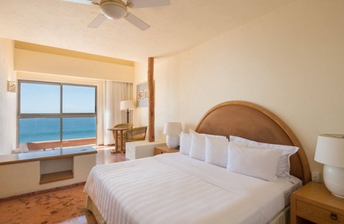 San Jose del Cabo Hotel | Tranquil Studio Hideaway in a Prime Location